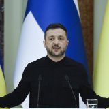 Selon Volodymyr Zelensky, "pas à pas, les soldats libèrent le territoire" ukrainien (archives). KEYSTONE/EPA/SERGEY DOLZHENKO